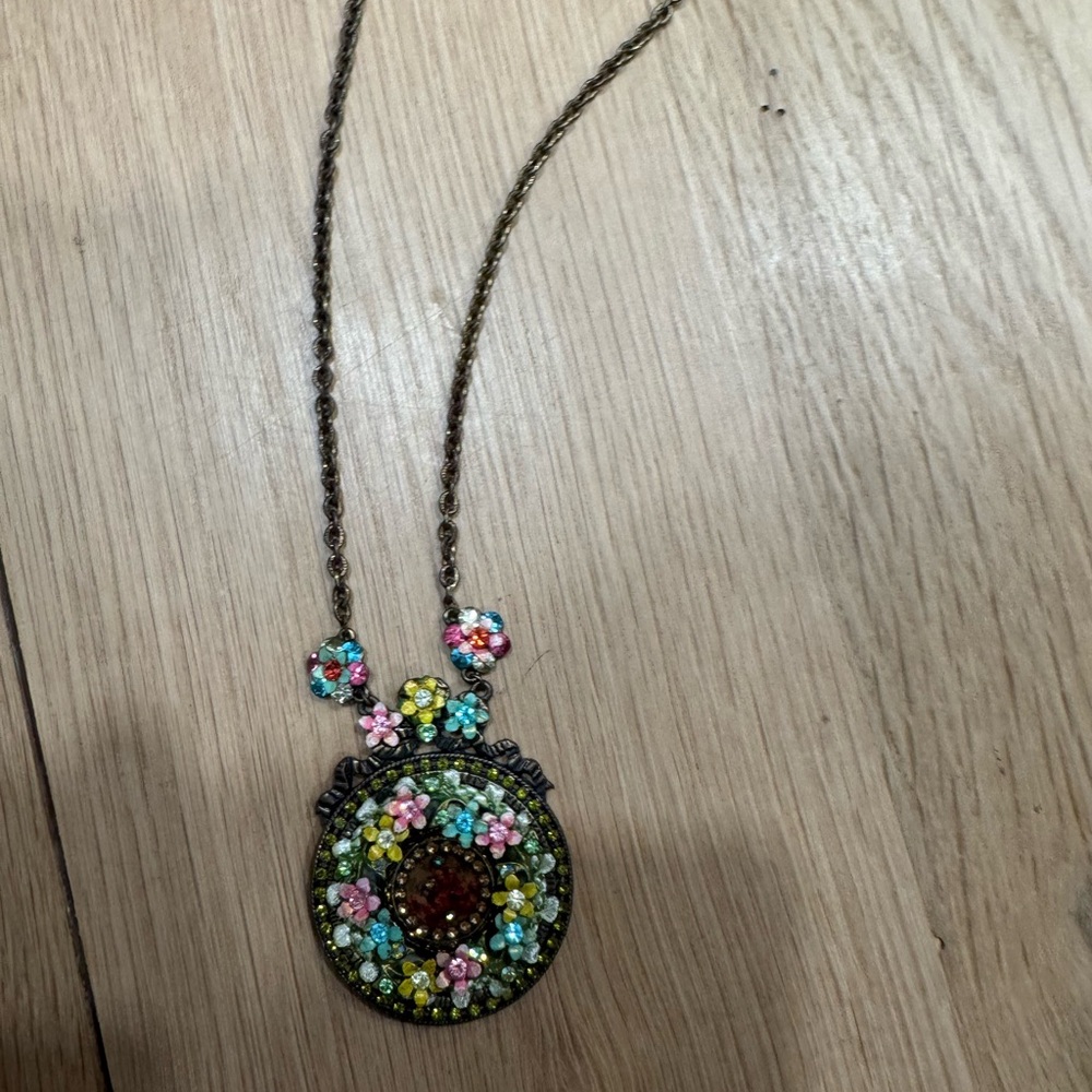 Vintage Floral Pendant Necklace